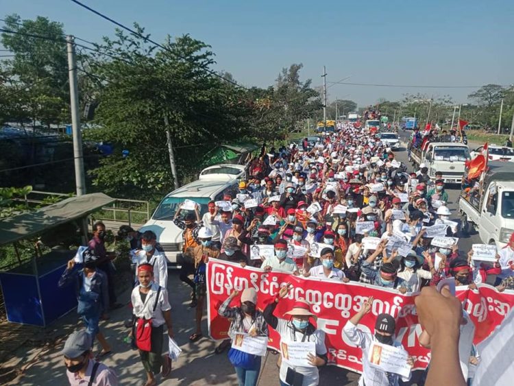 Huelga general contra el golpe en Myanmar