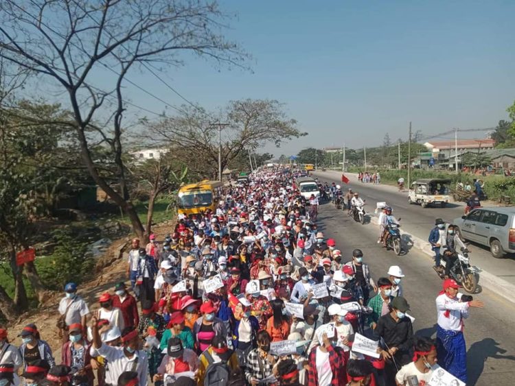 Huelga general contra el golpe en Myanmar