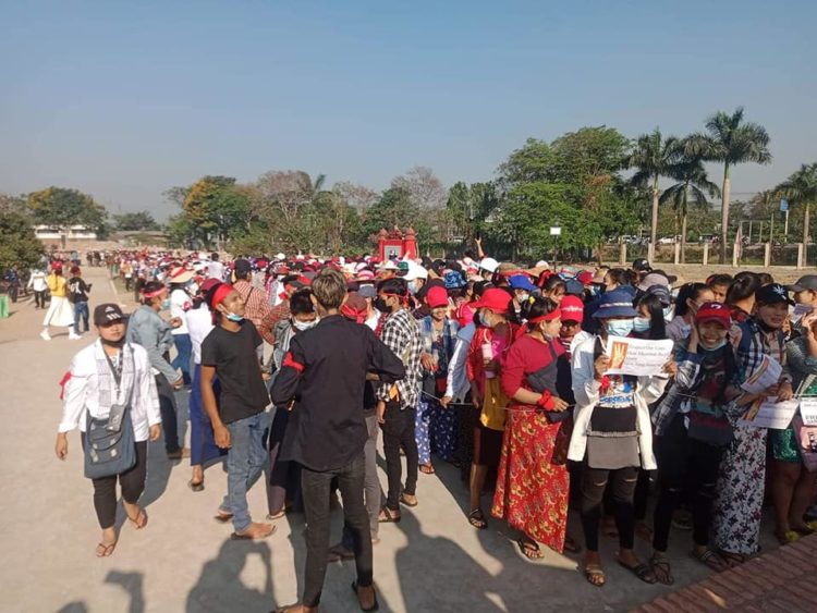 Huelga general contra el golpe en Myanmar