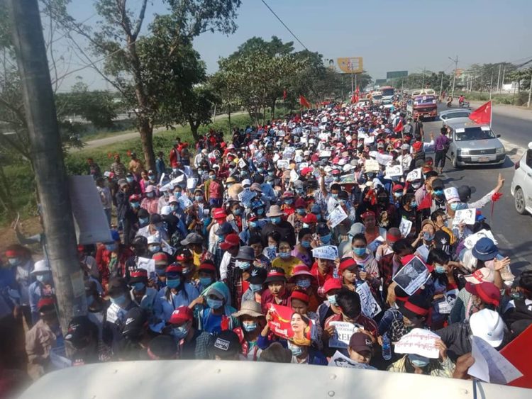 Huelga general contra el golpe en Myanmar