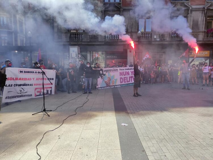 ¡Contra la represión sindical! Miles salen a la calle en Gijón en protesta por el último ataque a los derechos de las personas trabajadoras