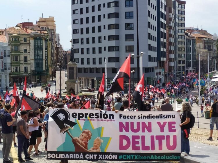 ¡Contra la represión sindical! Miles salen a la calle en Gijón en protesta por el último ataque a los derechos de las personas trabajadoras