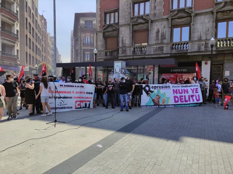 ¡Contra la represión sindical! Miles salen a la calle en Gijón en protesta por el último ataque a los derechos de las personas trabajadoras