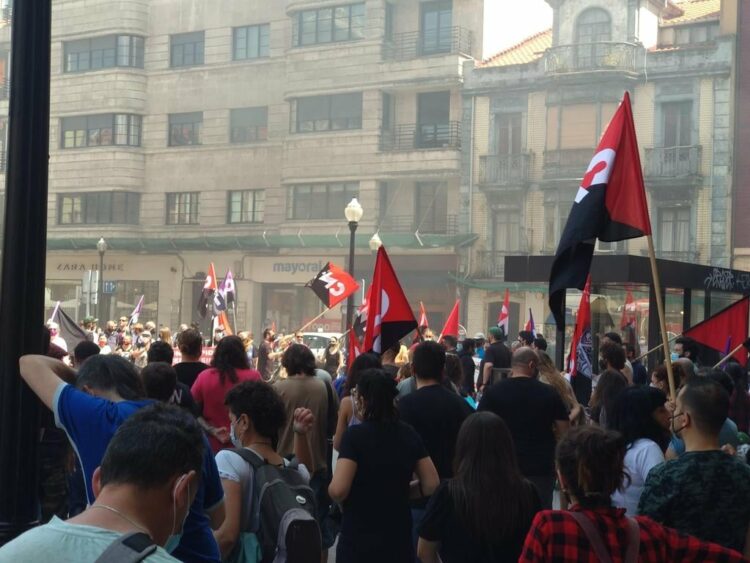 ¡Contra la represión sindical! Miles salen a la calle en Gijón en protesta por el último ataque a los derechos de las personas trabajadoras