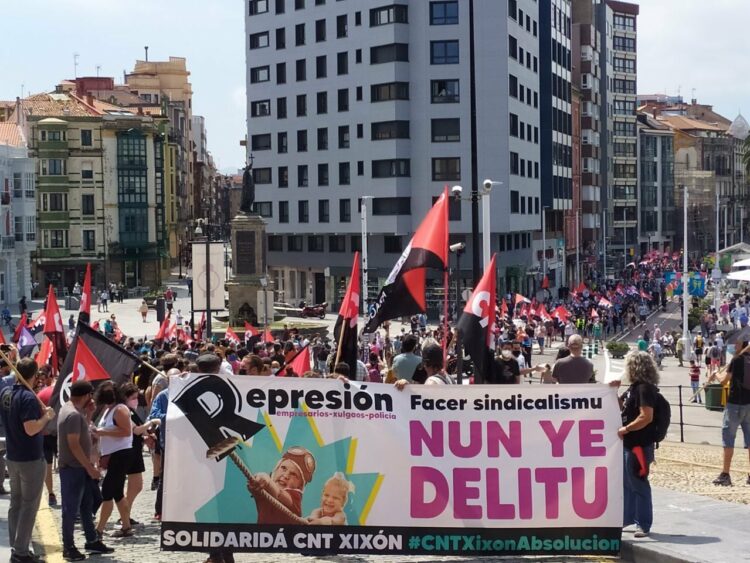 ¡Contra la represión sindical! Miles salen a la calle en Gijón en protesta por el último ataque a los derechos de las personas trabajadoras