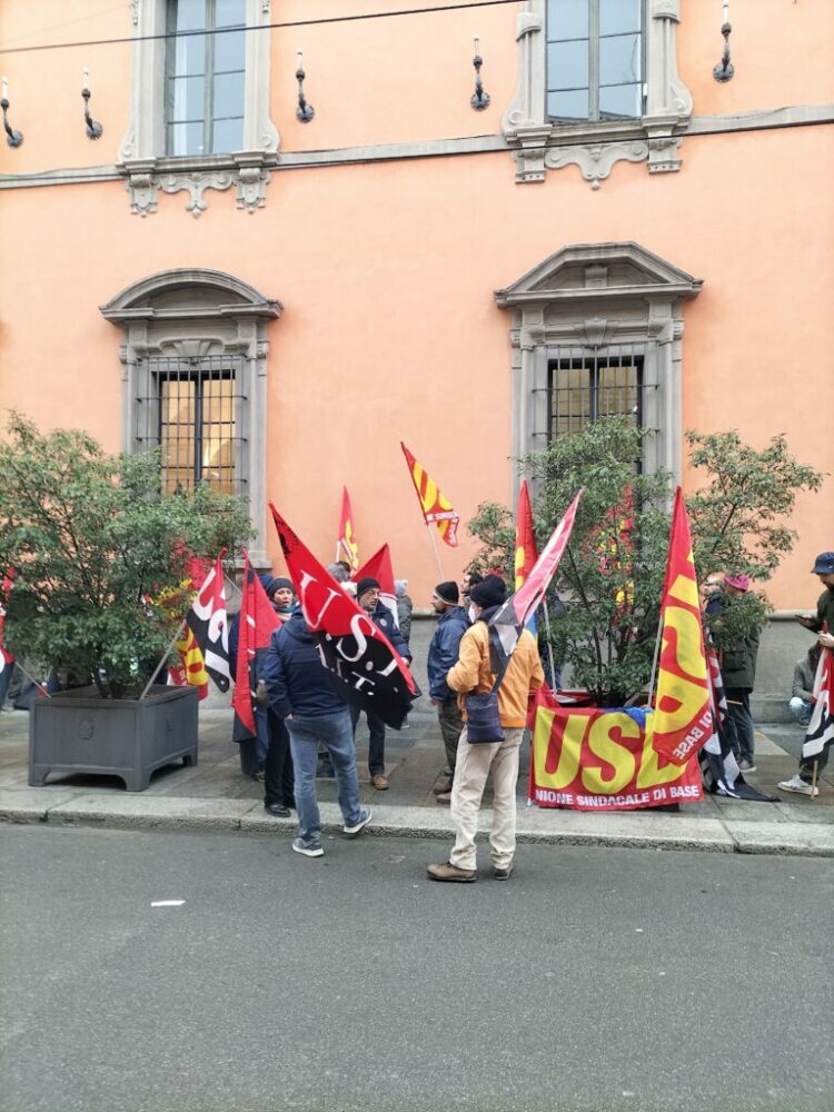 [Italy] Guns down wages up · General strike