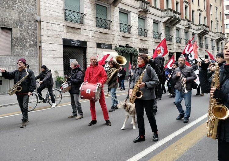 [Italy] Guns down wages up · General strike