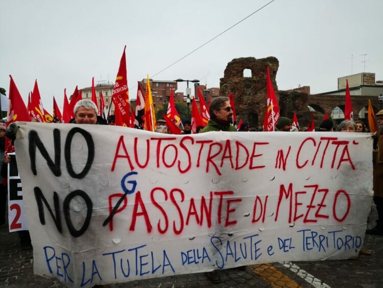 [Italy] Guns down wages up · General strike